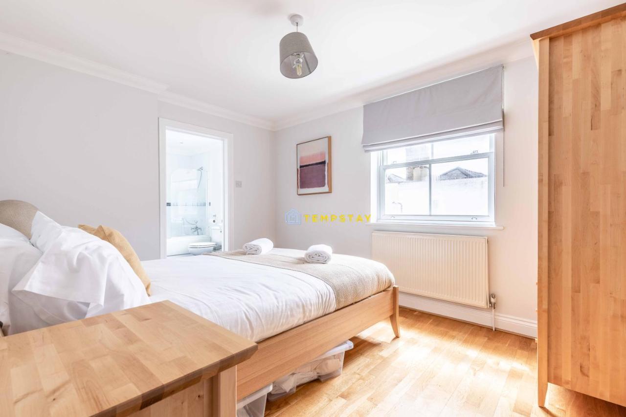 Perfect Spot In Central Windsor & Free Parking! 외부 사진